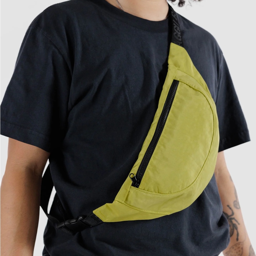 NWT Baggu Crescent Fanny Pack in Sour